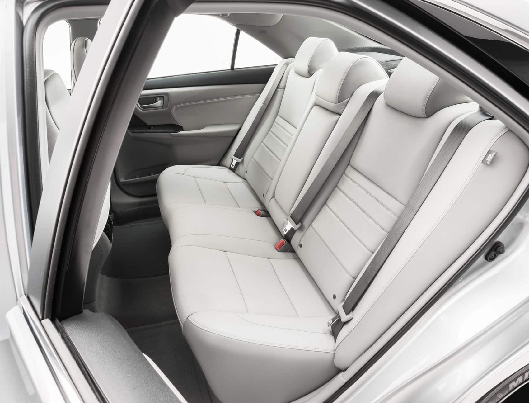 2015 Toyota Camry XLE 3