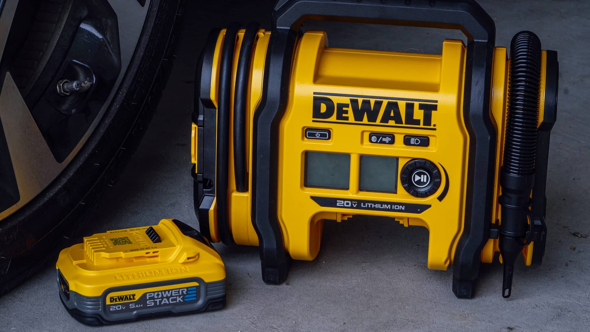 DeWALT 20V MAX Tire Inflator