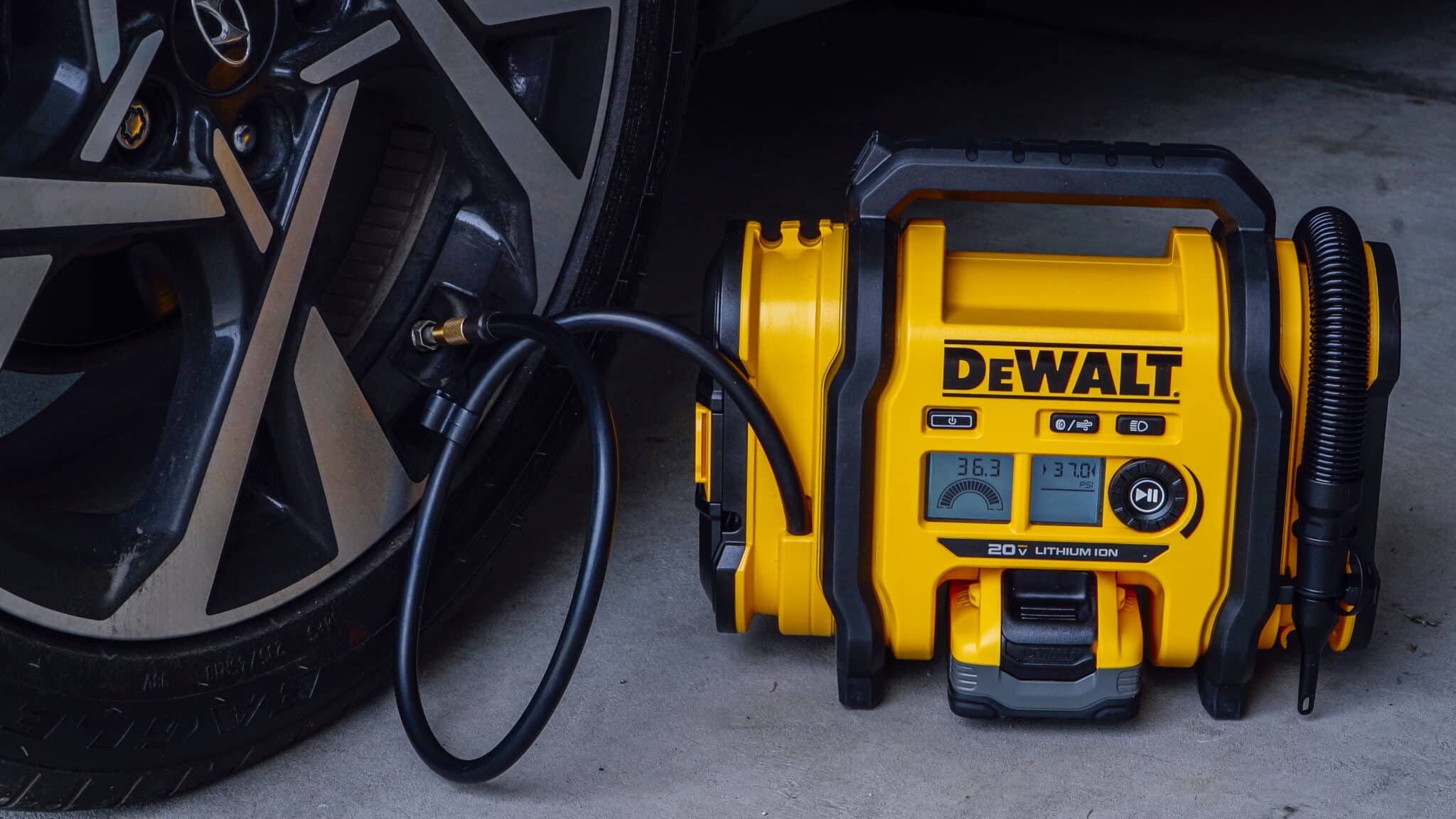 DeWALT 20V MAX Tire Inflator