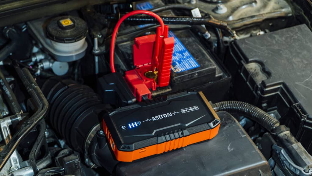 12V AstroAI S8 portable jump starter