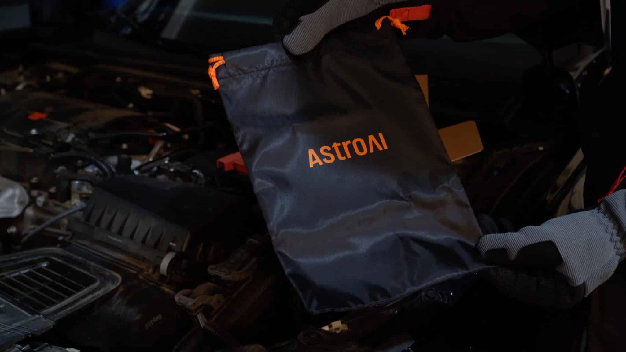 12V AstroAI S8 portable jump starter