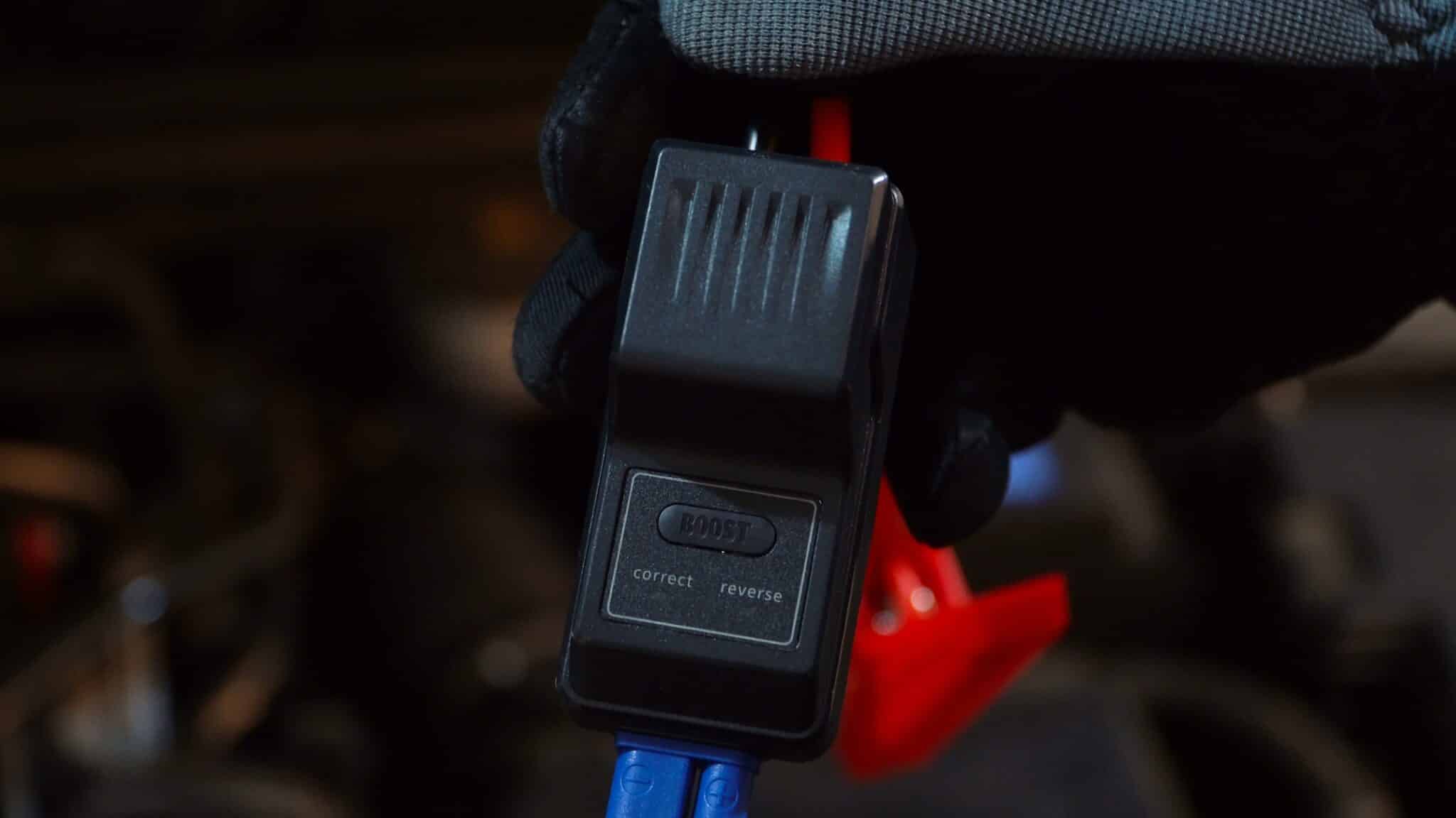 12V AstroAI S8 portable jump starter