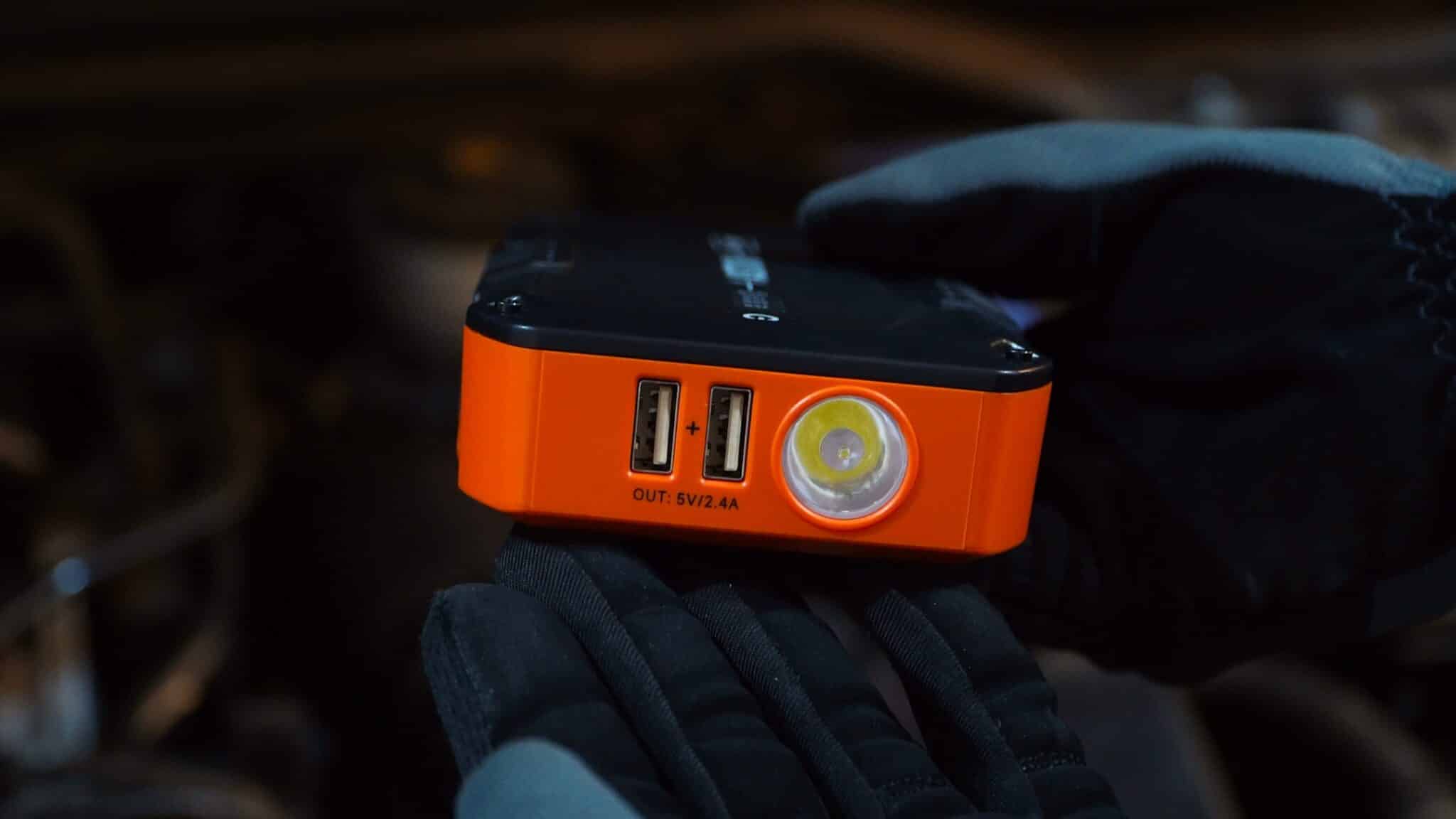 12V AstroAI S8 portable jump starter