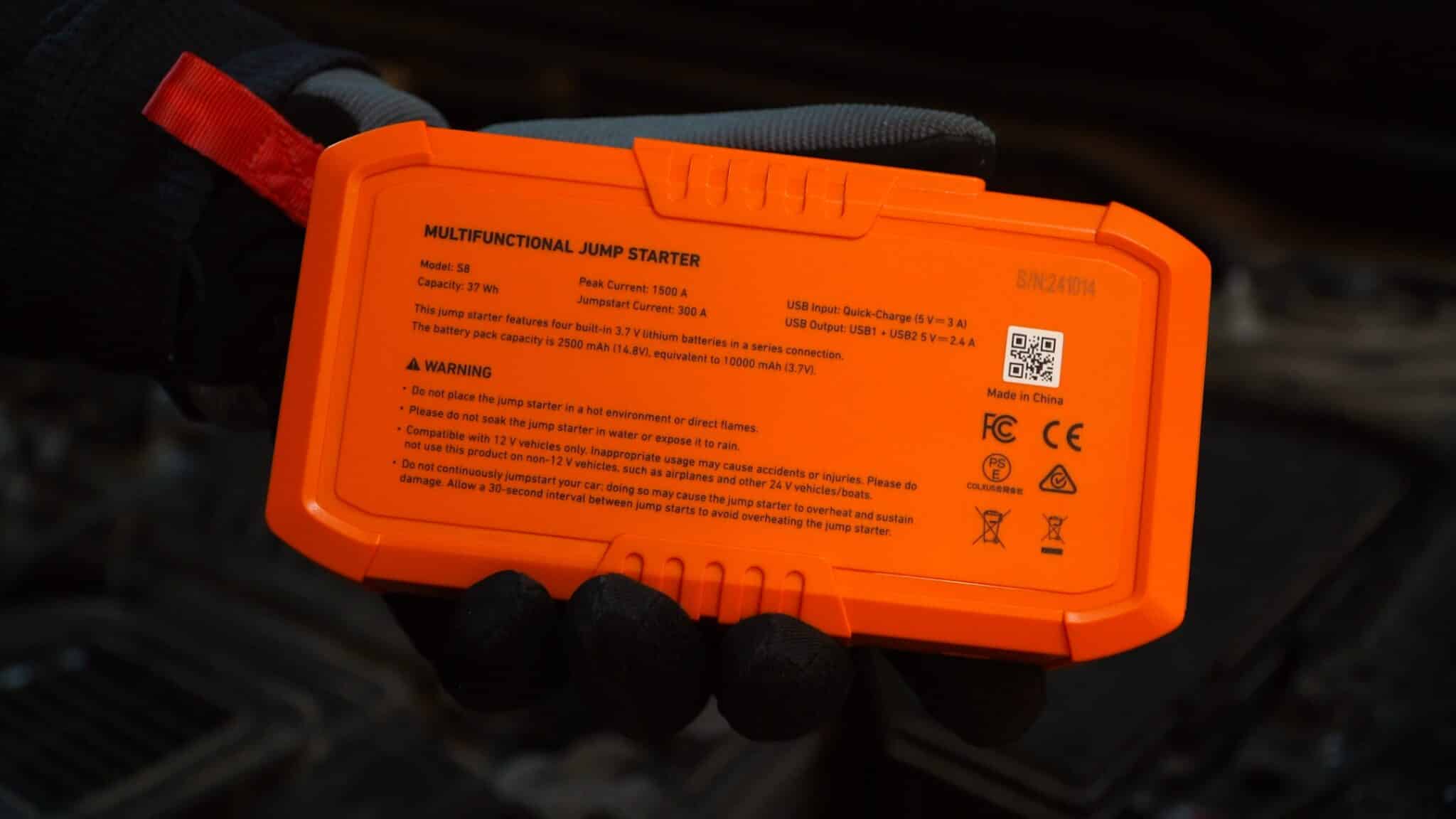 12V AstroAI S8 portable jump starter