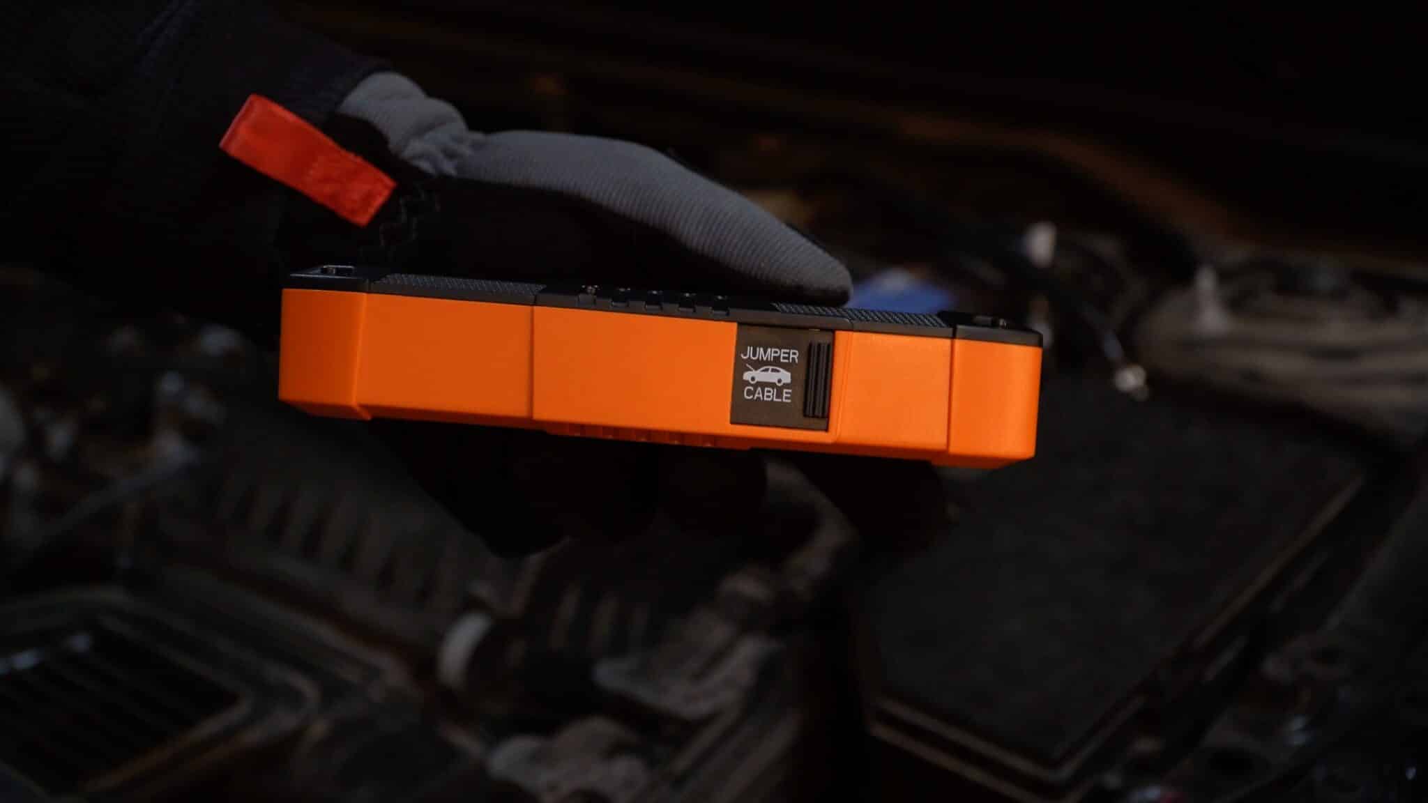 12V AstroAI S8 portable jump starter