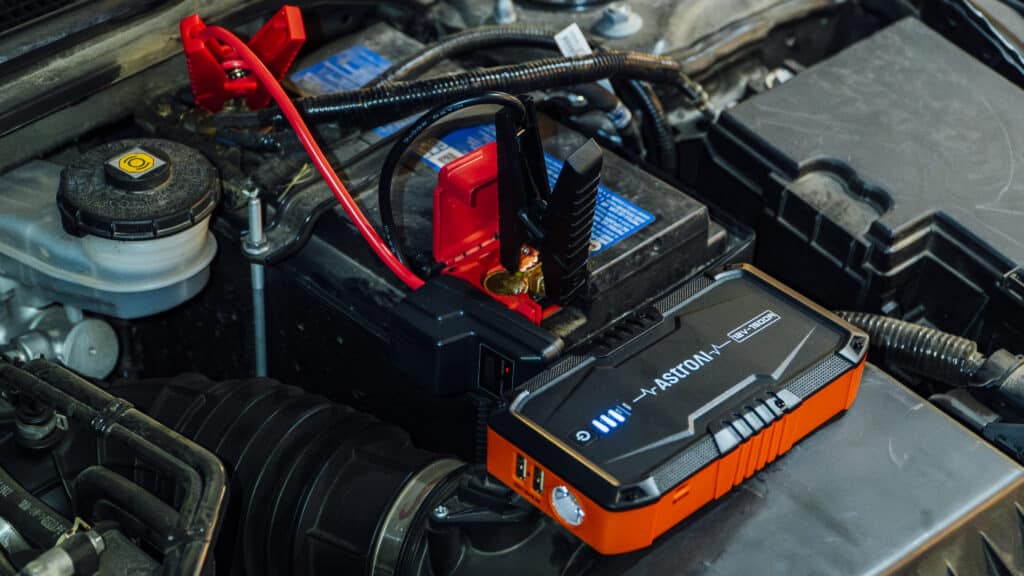 12V AstroAI S8 portable jump starter