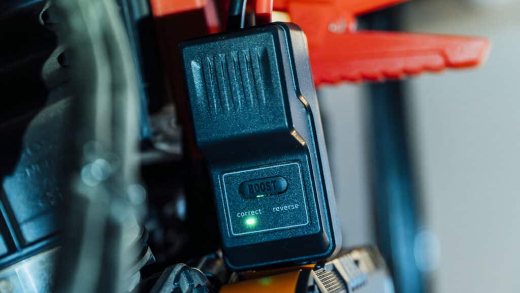 12V AstroAI S8 portable jump starter