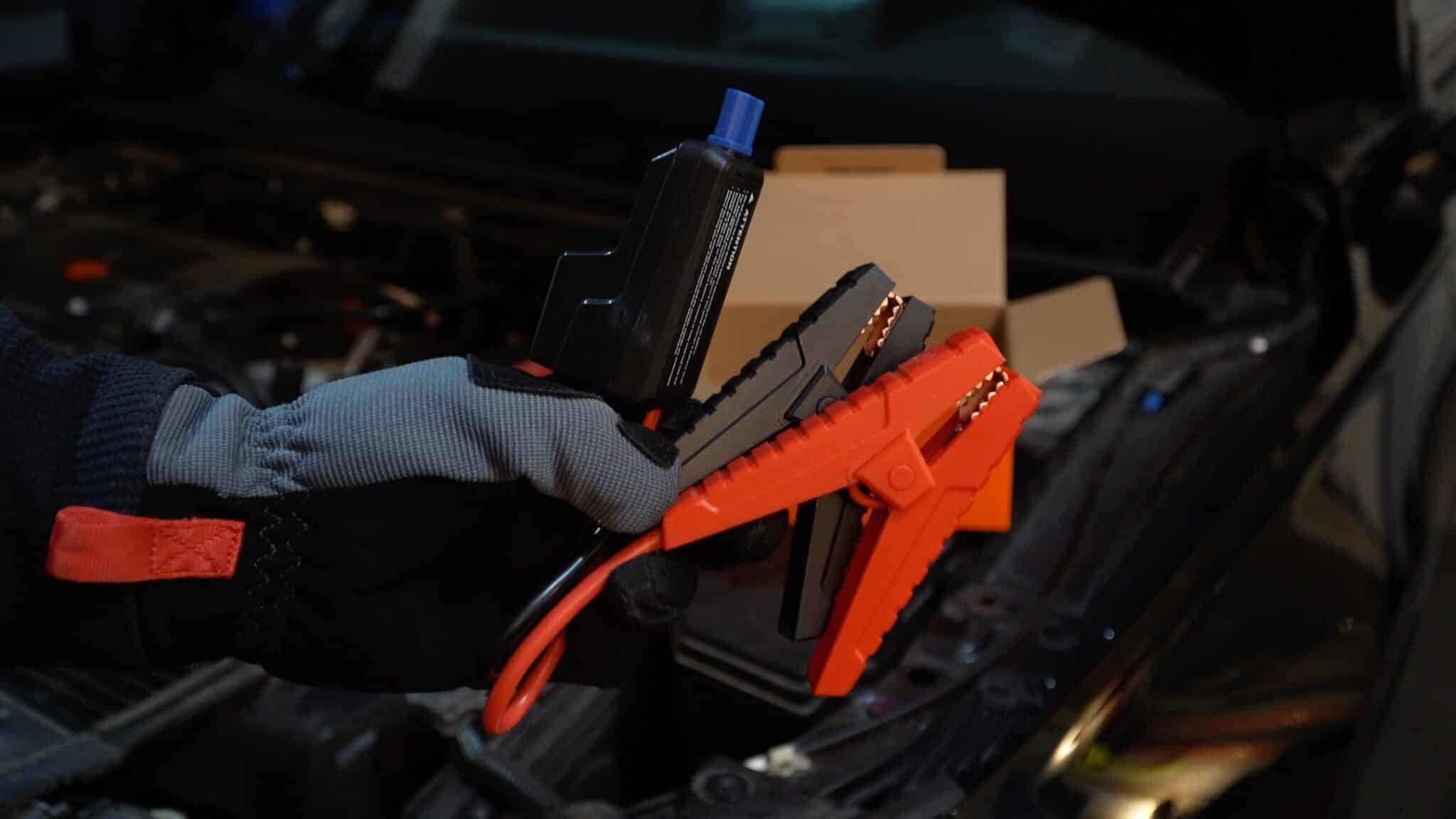 12V AstroAI S8 portable jump starter